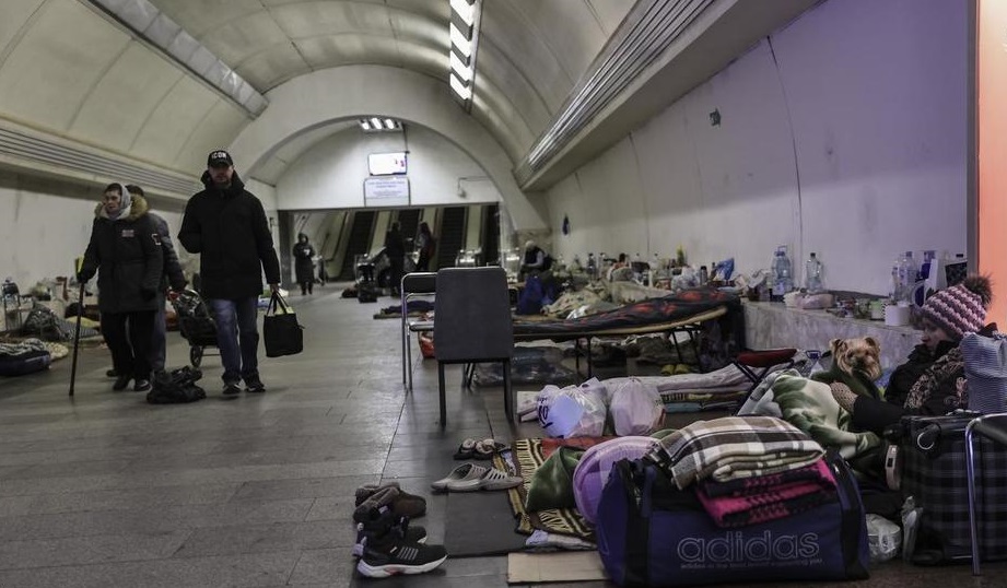 World’s deepest subway station hosts Ukrainians fleeing conflict (photo)  