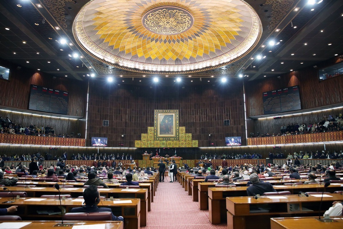 برلمان باكستان يحجب الثقة عن خان.. ورئيسه: لا يمكنني المشاركة في المؤامرة