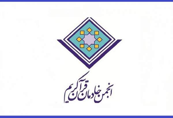 رونمایی از کتاب ۲۶ دوره همایش خادمان قرآن در نمایشگاه قرآن