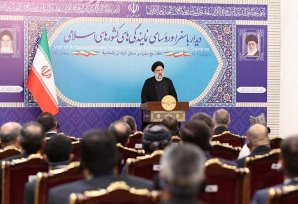 Pres. Raisi: Normalizing relations with Zionist regime is nurturing a viper in bosom