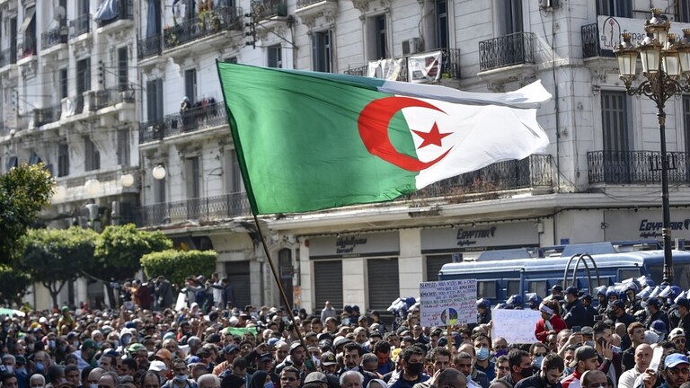 اكتشاف آبار ممتلئة برفات شهداء حرب التحرير في 12 ولاية (الجزائر)