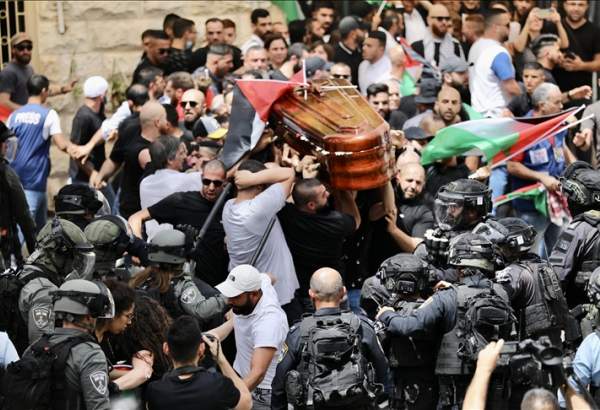 Israeli police attack mourners in Abu Akleh