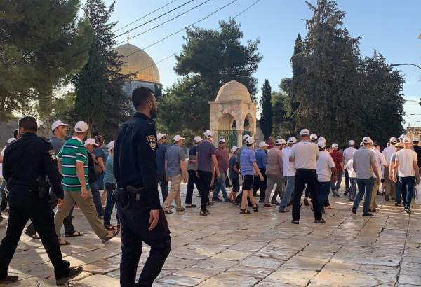 Scores of Israeli settlers break into Al-Quds’ Al-Aqsa