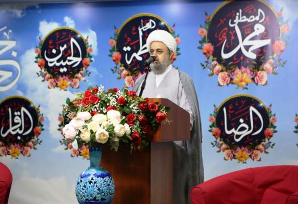 Cleric stresses mission of Muslim parents in non-Muslim countries