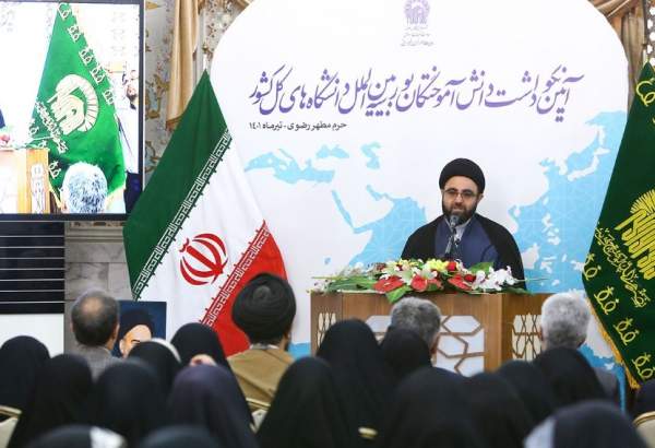 Int’l university students visit holy shrine of Imam Reza (AS)