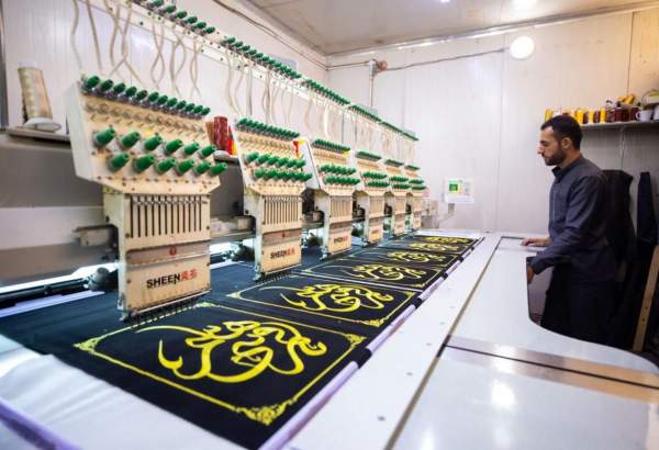 La fabrication des drapeaux de dueil du vénéré l