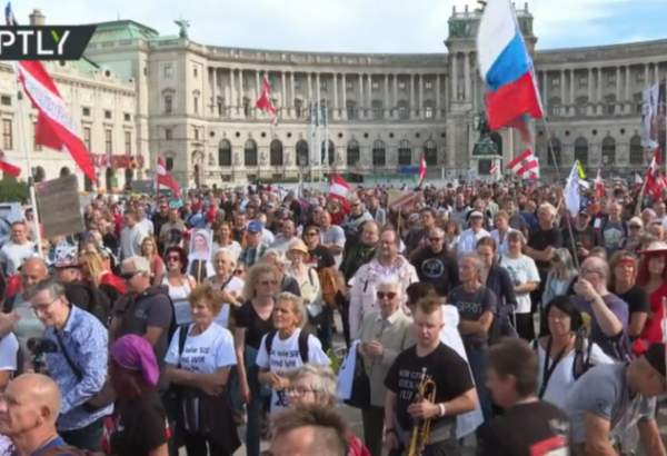 Austrians take to the streets over living costs