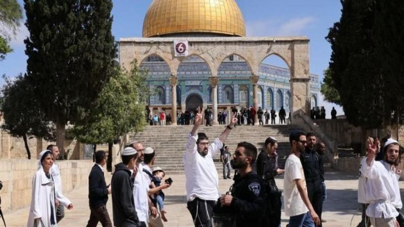 تدنيس واسع لباحات المسجد الأقصى إحياءً ما يسمى لـ"عيد العرش"