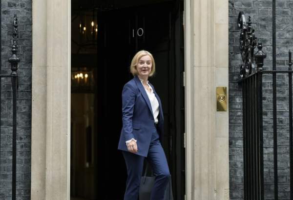 British MPs demand Liz Truss resign