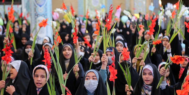 جشن باشکوه دختران دهه هشتادی در حرم حضرت معصومه(س) برگزار شد