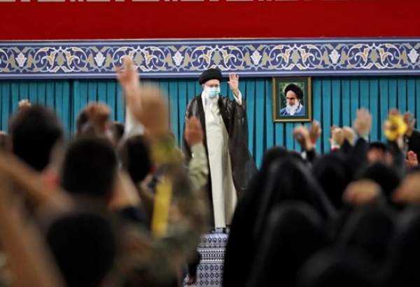 American politicians are hypocrite to say support Iranian nation, Supreme Leader says