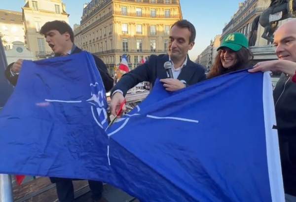 NATO flag defaced as ‘thousands’ rally in Paris