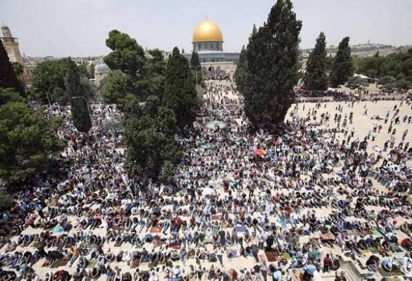 حضور 80 هزار نمازگزار فلسطینی در نماز جمعه مسجد الاقصی