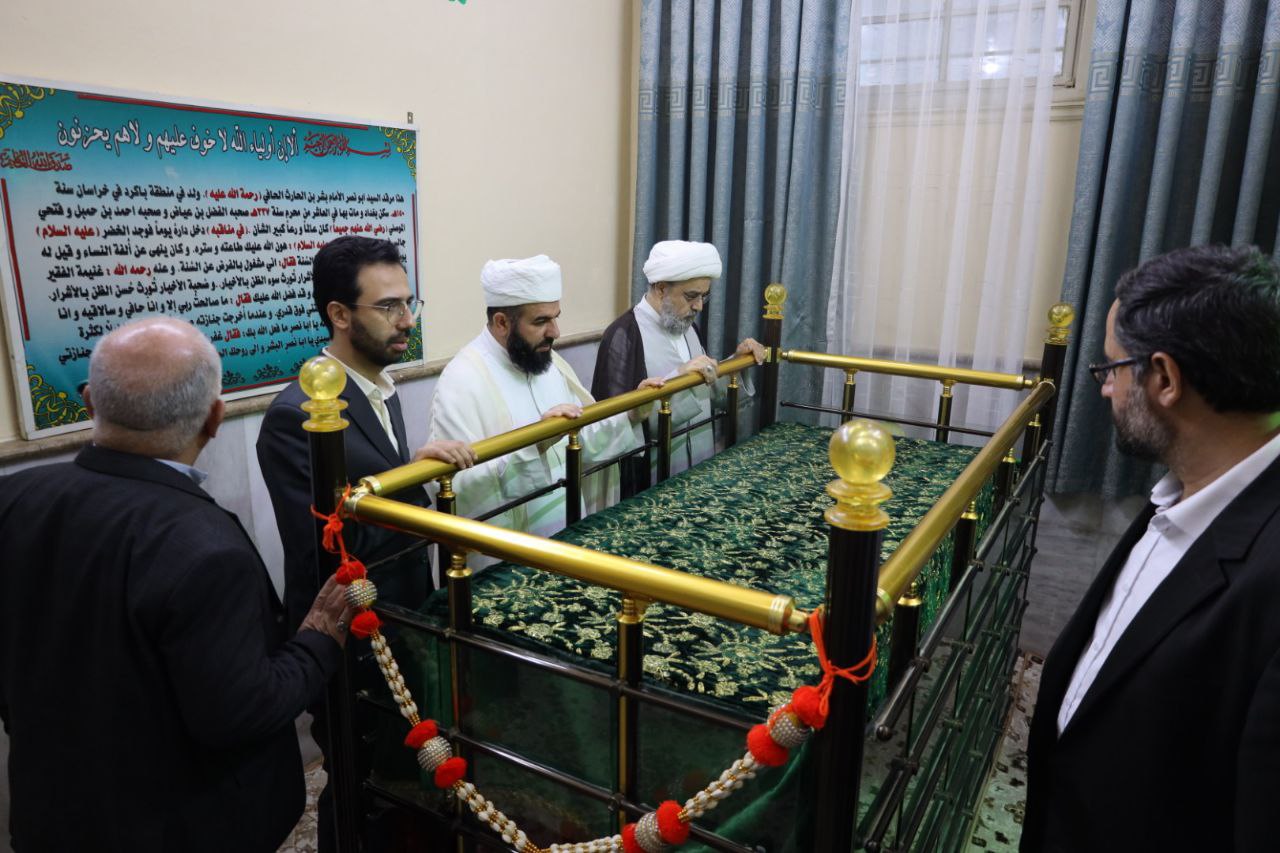 Huj. Shahriari visits Abu Hanifa Mosque, Baghdad (photo)  