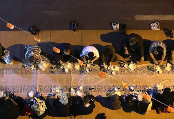 Iranians hold open Iftar meal in capital Tehran streets (photo)  <img src="/images/picture_icon.png" width="13" height="13" border="0" align="top">