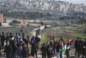 Settlers attack villagers with stones south of Hebron