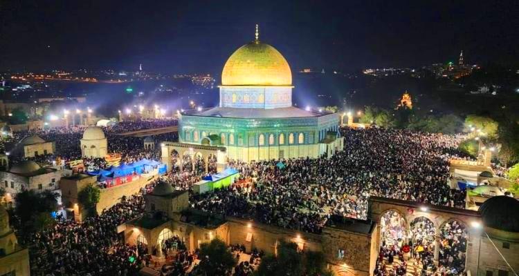 أكثر من ربع مليون يحيون ليلة القدر  في المسجد الأقصى  