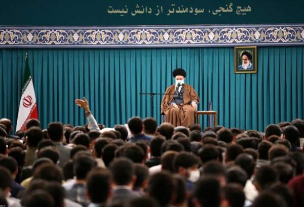 Ayat. Khamenei meets with university students (photo)  <img src="/images/picture_icon.png" width="13" height="13" border="0" align="top">