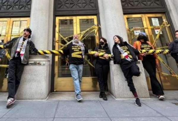 American activists close Israeli consulate entrance in San Francisco