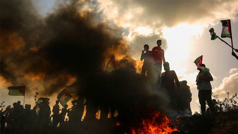 مسيرة أعلام فلسطينية ومواجهات مع قوات الاحتلال شرق غزة  