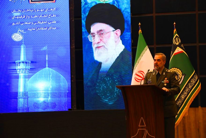 وزير الدفاع الإيراني يعلن زيادة الصادرات والمنتجات العسكرية في البلاد