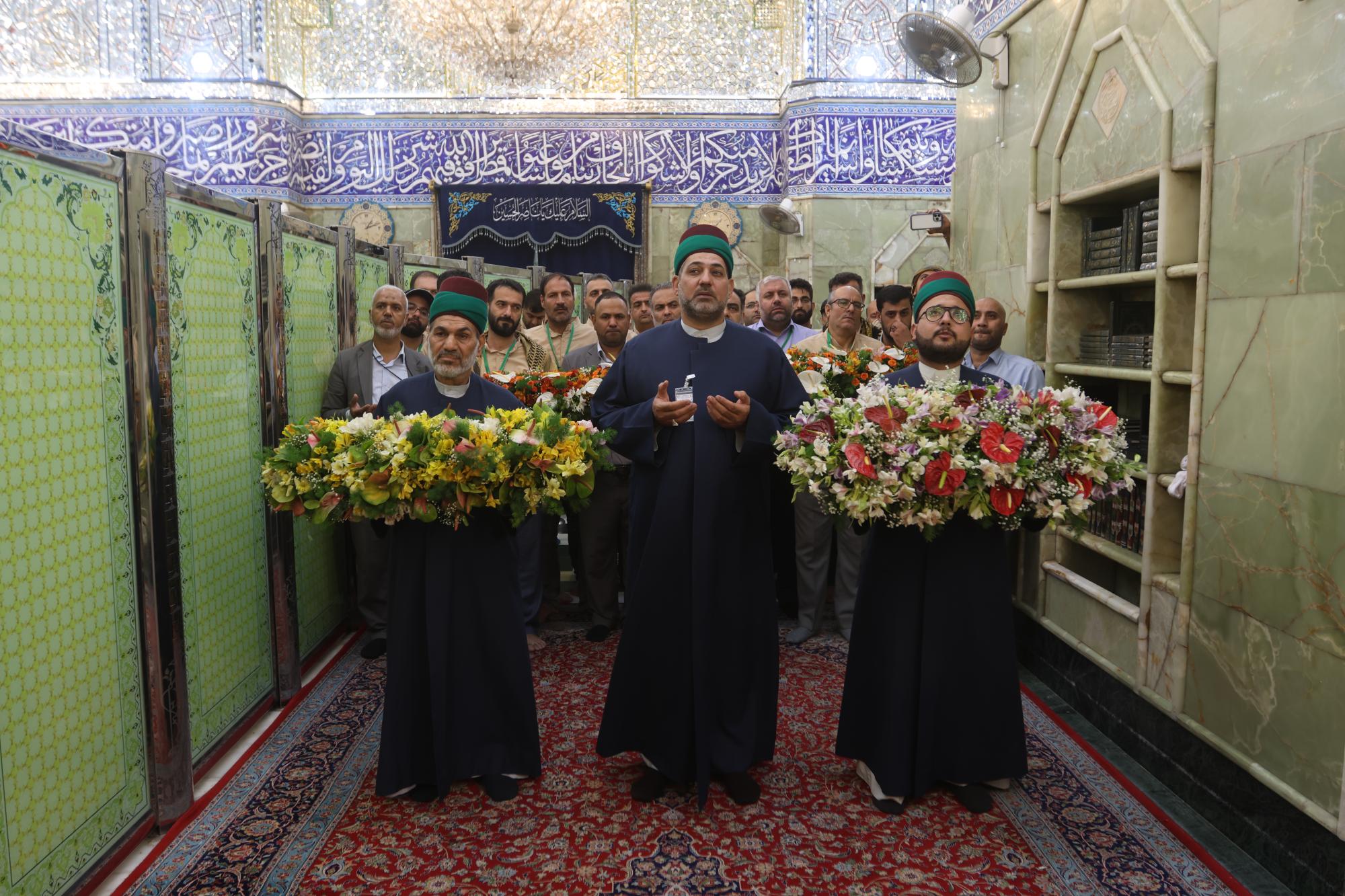 گل‌آرایی ضریح حرم‌ مطهر حضرت‌ ابوالفضل‌العباس به مناسبت عیدغدیر