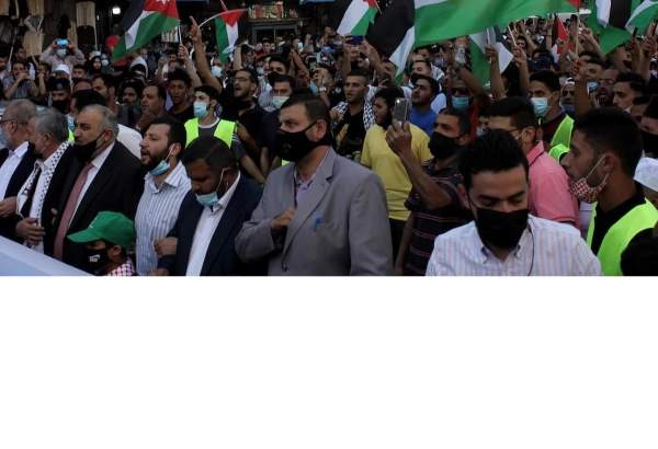 Thousands of Jordanians gather during a demonstration in solidarity with Palestinians in Amman, Jordan. [Laith Al-jnaidi - Anadolu Agency]