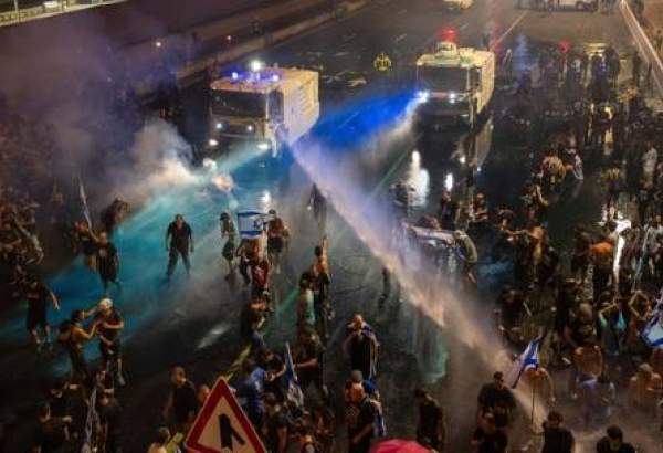 Car rams anti-reform protesters in Israel