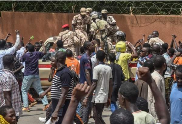 Regional bloc threatens Niger with military action