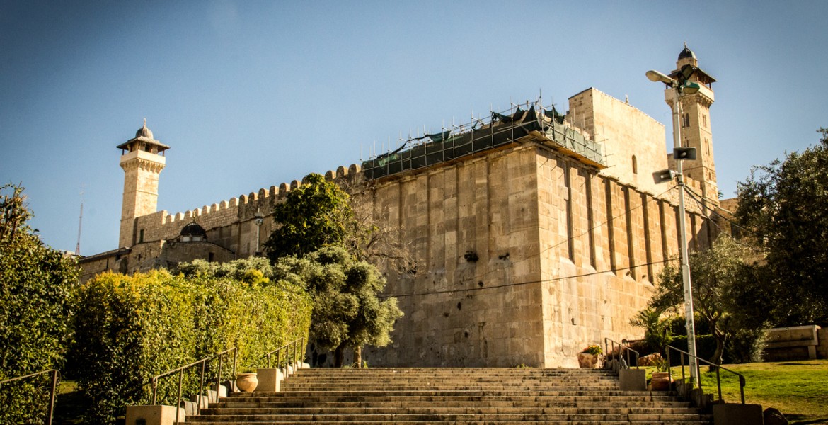 الاحتلال يغلق المسجد الإبراهيمي في مدينة الخليل (جنوب الضفة)