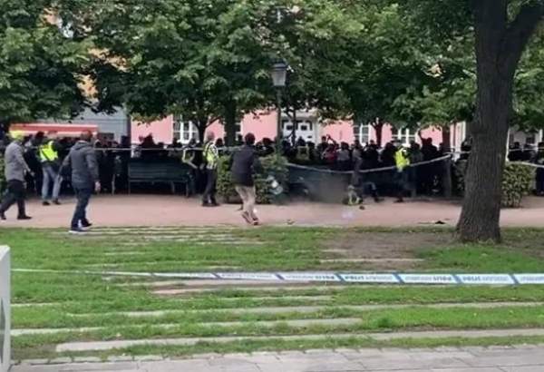 Swedish police protects new Qur’an burning gathering, detains 15 protesters