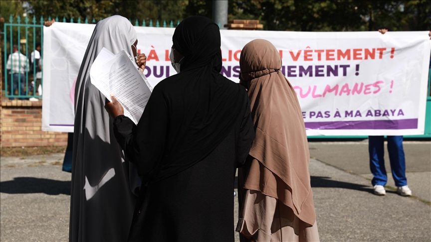 برگزاری تظاهرات در شهر تراپ فرانسه علیه ممنوعیت عبا