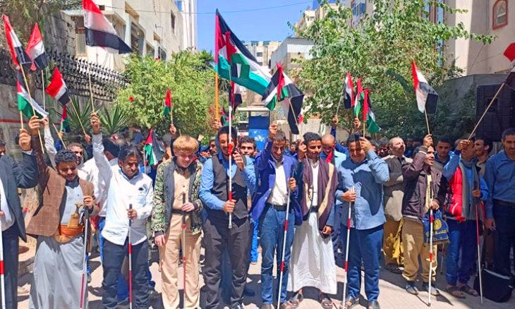 المكفوفون اليمنيّون: عصيّنا البيضاء مع طوفان الأقصى