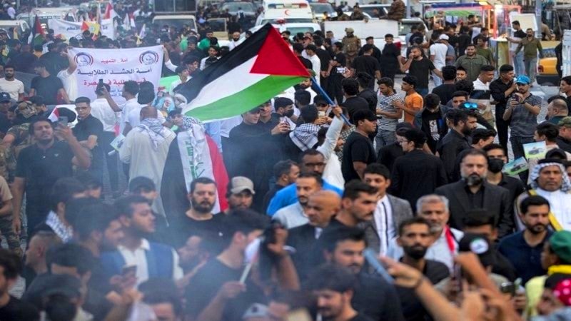 العراقيون يواصلون اعتصامهم المفتوح عند الحدود الأردنية تنديداً بالعدوان الإسرائيلي على غزة