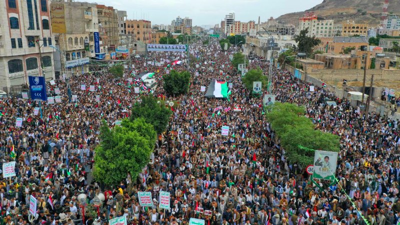 حشود بشرية بصنعاء تندد بالجرائم الوحشية للعدوان الصهيوني الأمريكي بحق الشعب الفلسطيني