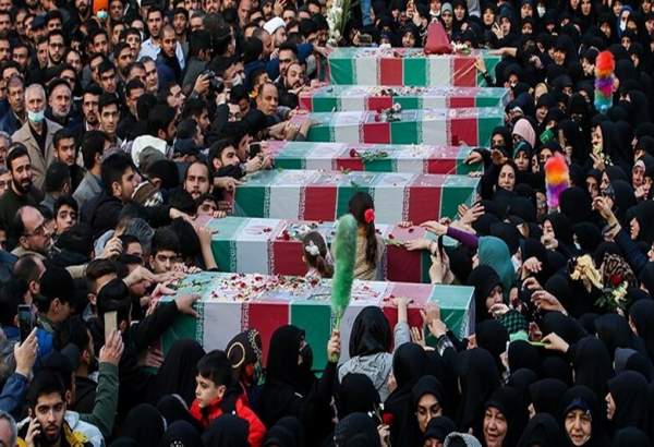 پیکر مطهر شهدای مدافع حرم در منطقه ۵ تهران تشییع شد