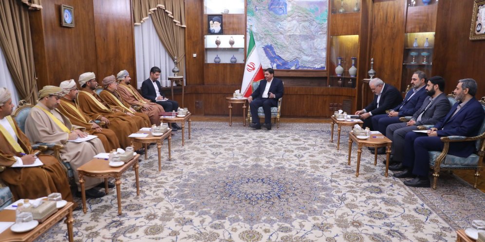 النائب الاول للرئيس الايراني يؤكد ضرورة وضع خارطة طريق للتعاون بين طهران ومسقط