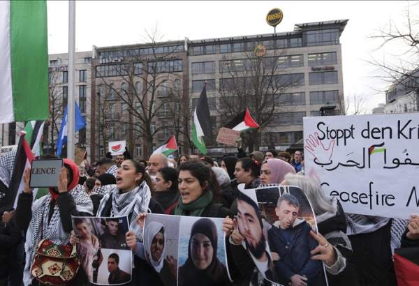 Israelis living in Berlin demonstrate to end Gaza war