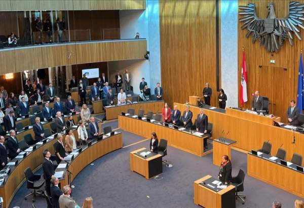 Jewish activists storm Austrian Parliament to condemn Israeli genocide in Gaza