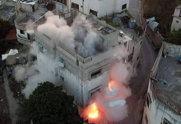 Israeli forces blow up houses of two Palestinian martyrs in Al-Khalil