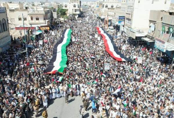 یمنی عوام کا فلسطین کی حمایت میں مطاہرہ