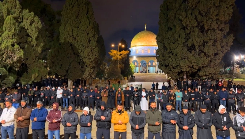 آلاف المصلين يؤدون فجر اليوم الأول من رمضان في الأقصى