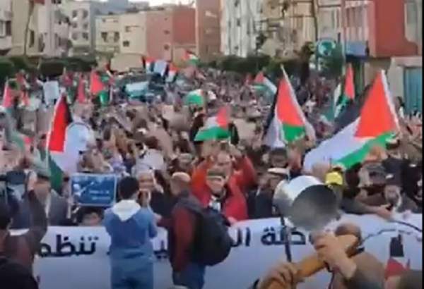مراکش کے دارالحکومت رباط میں ہزاروں لوگوں کا صیہونی حکومت کے خلاف مظاہرہ