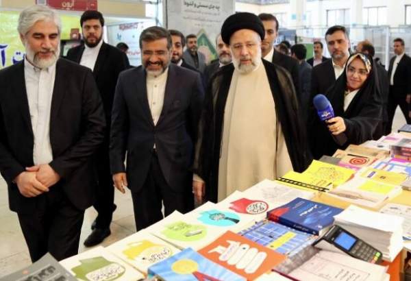 Le président iranien visite la Foire internationale du livre de Téhéran 2024