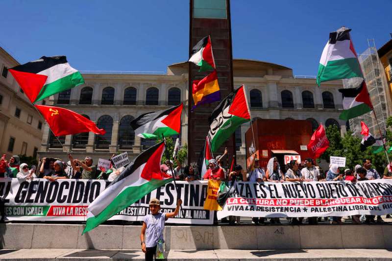 الآلاف يتظاهرون في مدريد للمطالبة بإنهاء حرب إسرائيل على غزة