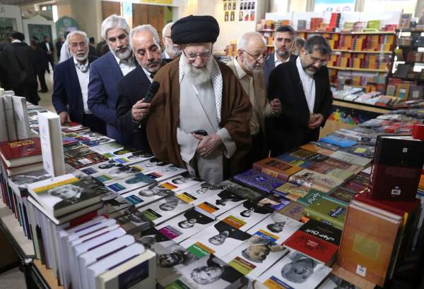 Leader visits Tehran International Book Fair (photo)  <img src="/images/picture_icon.png" width="13" height="13" border="0" align="top">