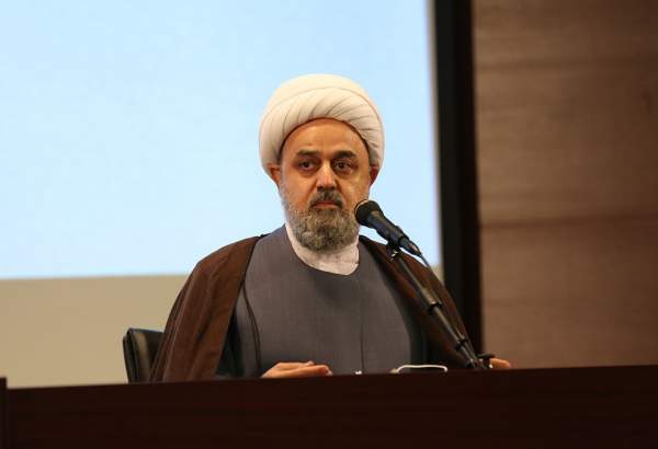 الدكتور شهرياري : مجمع التقريب يضطلع بدور اساسي في بناء الامة الاسلامية الواحدة