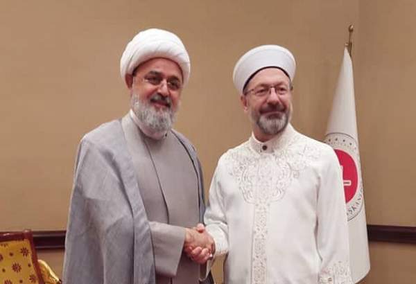 الدكتور شهرياري يلتقي رئيس منظمة الشؤون الدينية بتركيا
