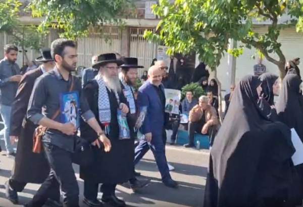 Des rabbins juifs assistent à la cérémonie d