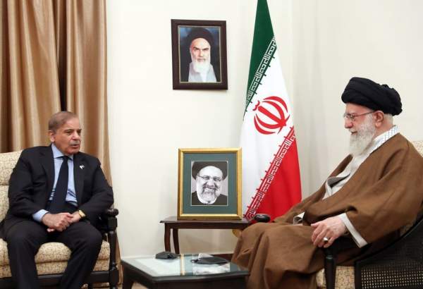عبوری صدر ڈاکٹر مخبر پاک ایران معاہدوں کو کامیابی کی راہ پر گامزن کرنے میں تعاون کریں گے